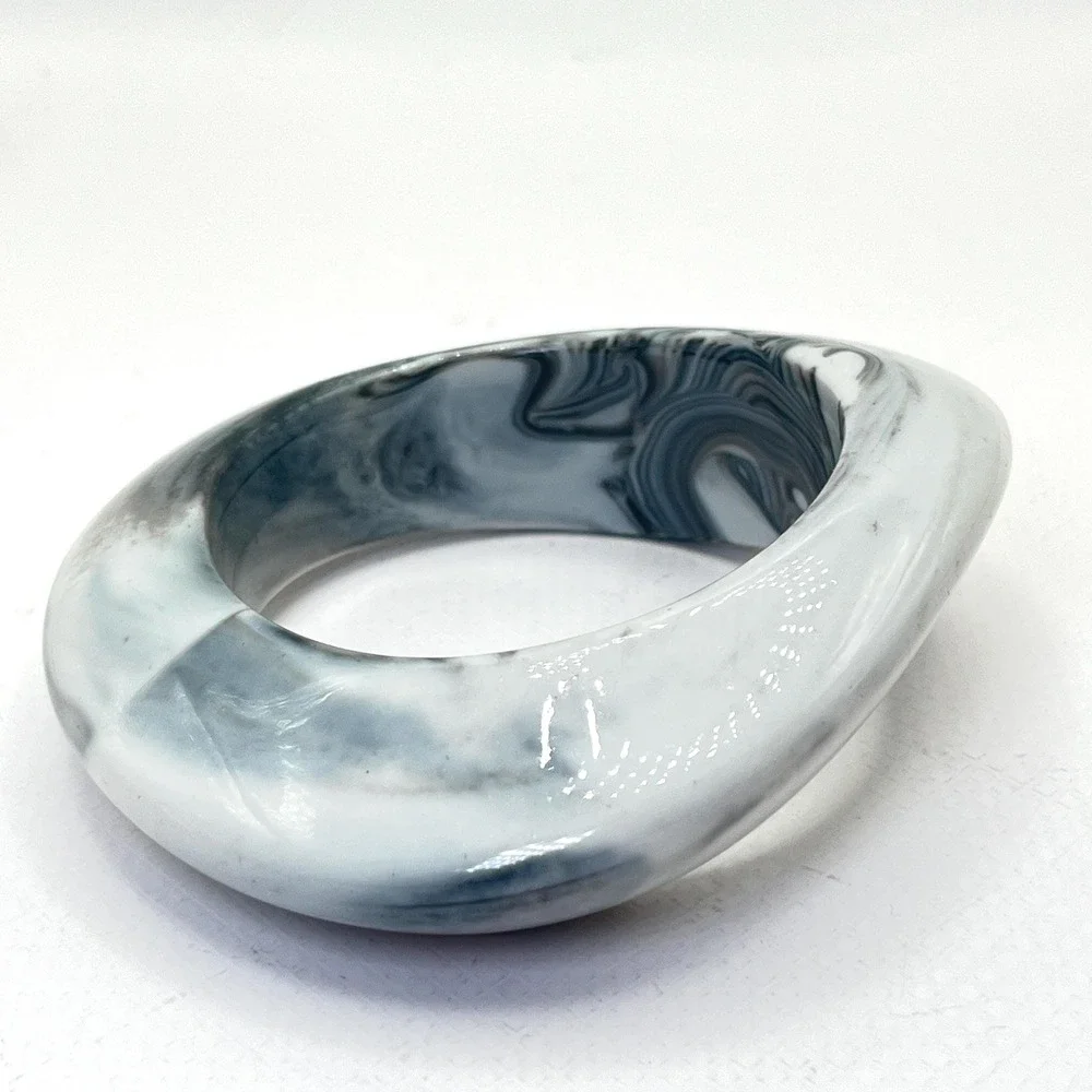 Vintage Black and White Marbled Mod Chunky Lucite Heavy Plastic Bangle Bracelet